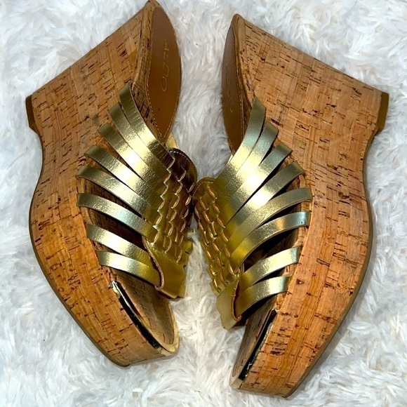 Aldo gold wedges- size 8 - Picture 3 of 8